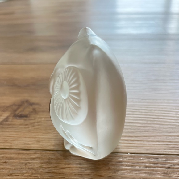 Fenton Art Glass Frosted Owl Paperweight - Picture 4 of 7
